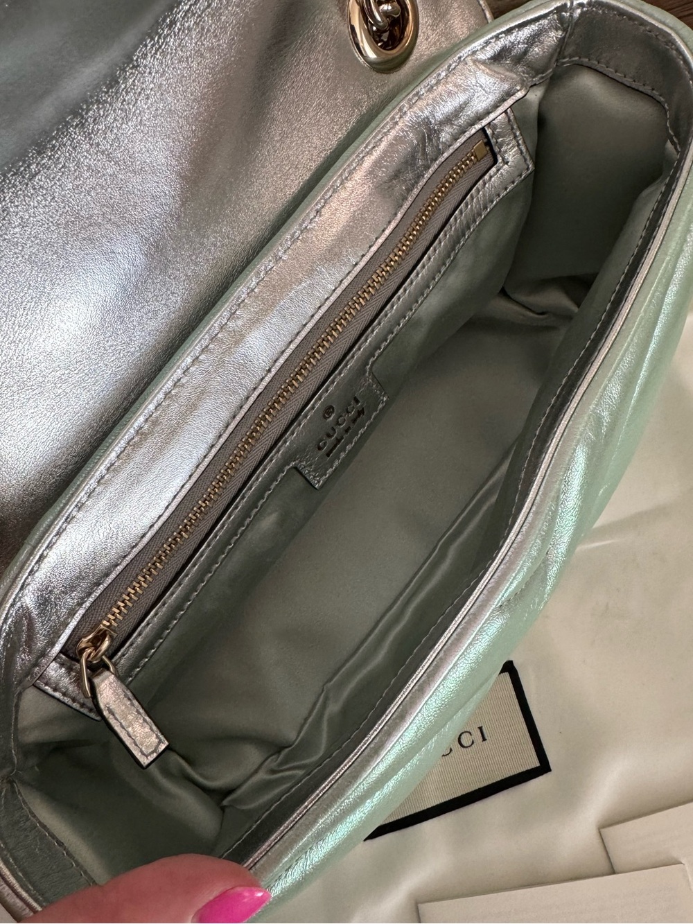 GUCCI GG Marmont Limited Edition Iridescent Calf Leather Chain Bag - Picture 4 of 10